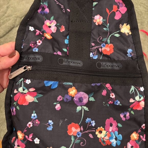 LeSportsac Weekender duffle bag in like new condition - Picture 4 of 7